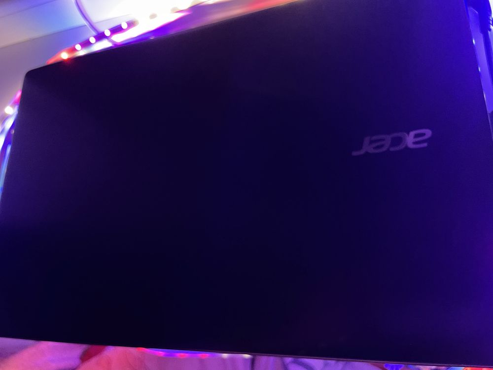 Игровой Ноутбук Acer  AMD A8 , 8ГБ , 1ТБ , 2 видеокарты