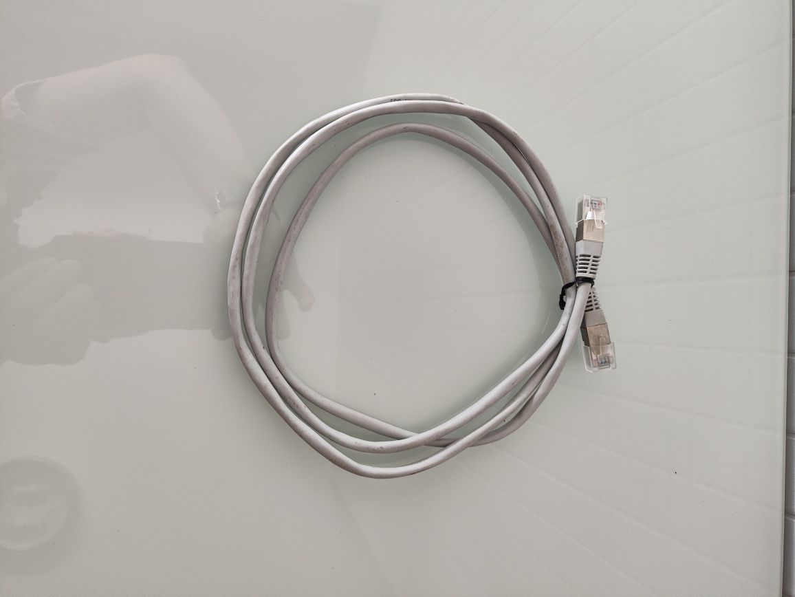 Cabo de rede ethernet gigabit HAMA, com 1,65 metros.
