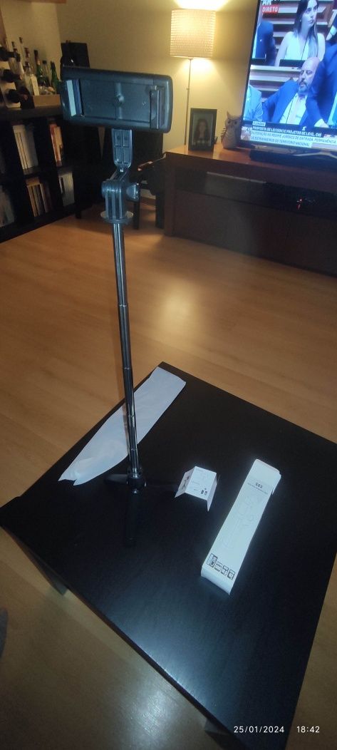 Tripé extensível Selfie Stick, 68cm, Bluetooth