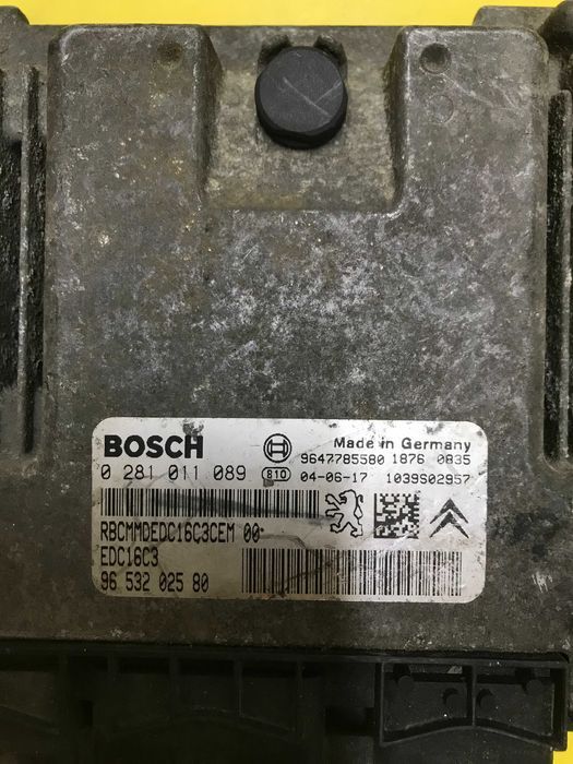 Блок управління двигуном Peugeot 206 0281011089