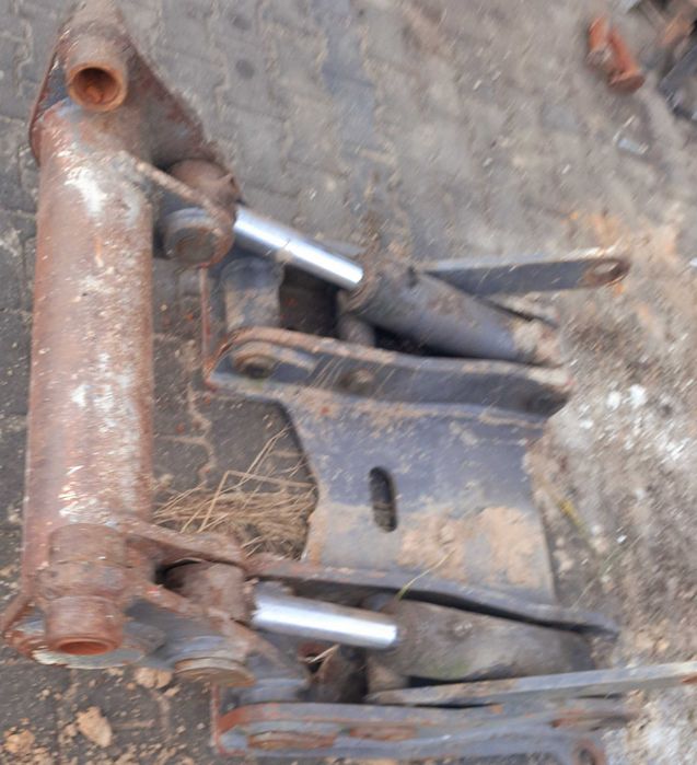 Mecalac 714 mw siłownik lemiesza adapter mocowanie pługa