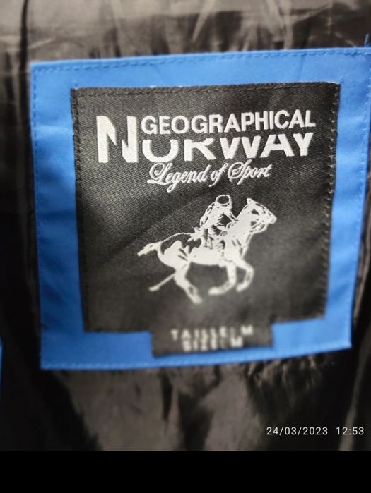 Blusão azul impermeável