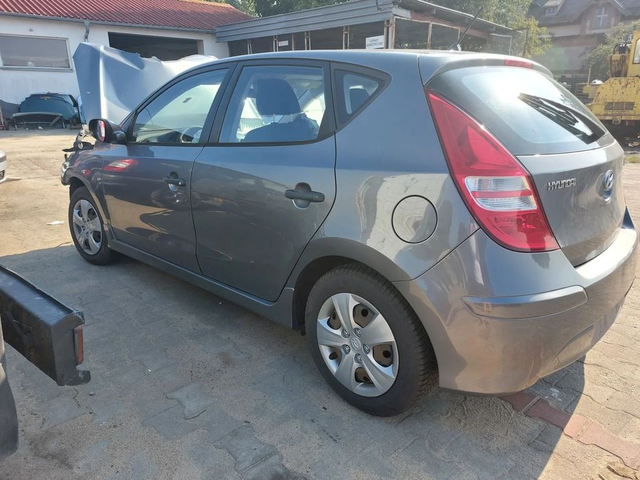 Hyundai I30 z 2012 r. na części 1,4 benzyna zderzak klapa szyby drzwi fotele belka  lampy tył