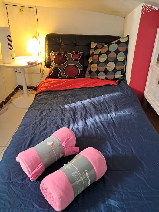 Sotão Charmoso. Metro Chiado, centro Lisboa. Ler texto.