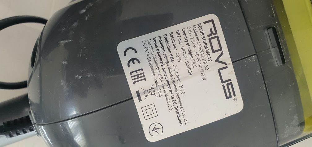 Mały bezworkowy odkurzacz Rovus 500 W.