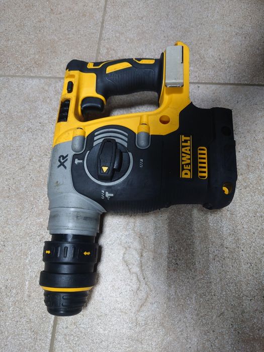 Аккумуляторний перфоратор DEWALT DCH 274.
