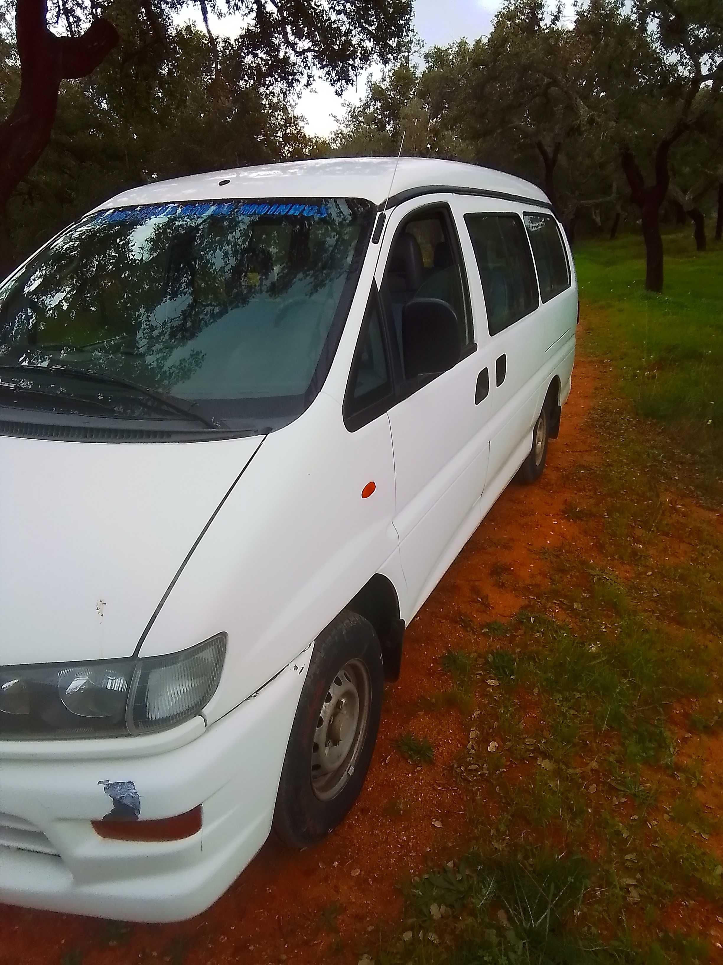 Mithubichi L400 9  lugares