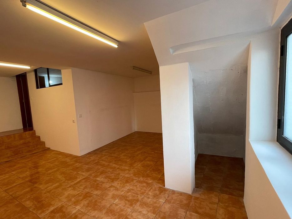 Aluga-se quarto grande