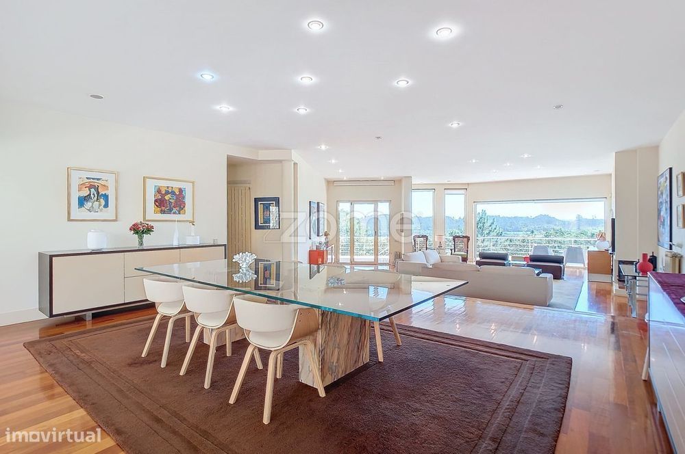 Luxuosa Moradia T6 com Piscina em Alquerubim, Aveiro