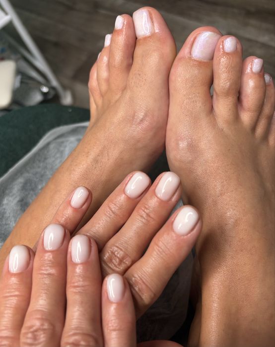 Manicure, pedicure, laminacja brwi/rzęs,makijaż permanentny