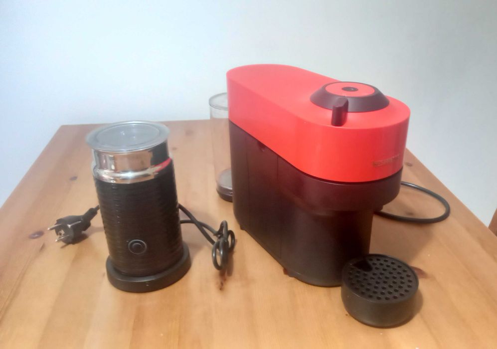 Conjunto máquina café Nespresso Verto + Aeroccinos