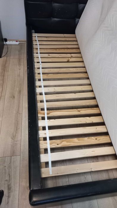 Łóżko jednoosobowe 90x200 z materacem i stelażem