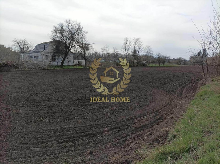 Продам будинок с. Косівка Володарського району під ремонт з земелею