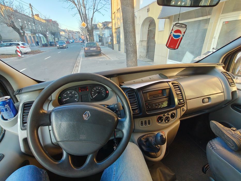 Sprzedam renault trafic 6 osobowy long