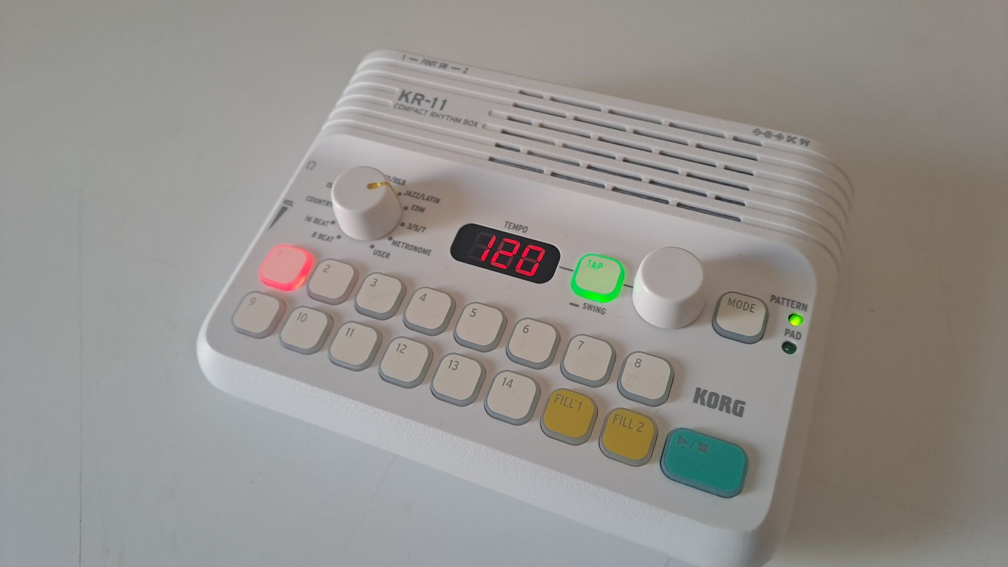 Korg KR-11 caixa ritmos