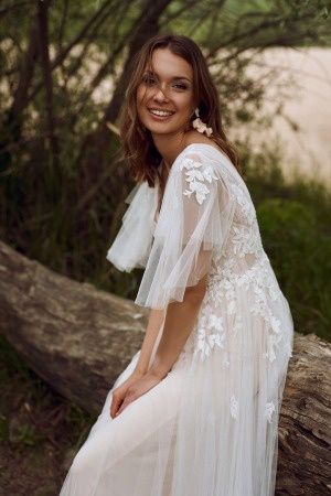 Suknia ślubna z rękawkami