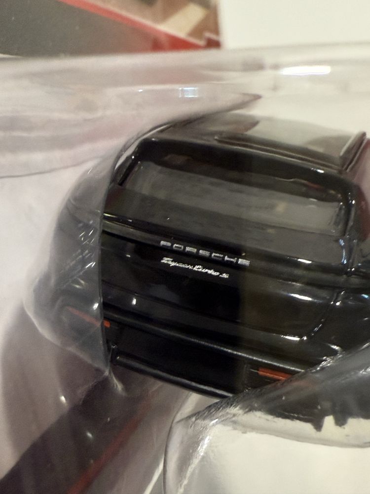 Hot Wheels Real Riders Porsche Taycan 1/43