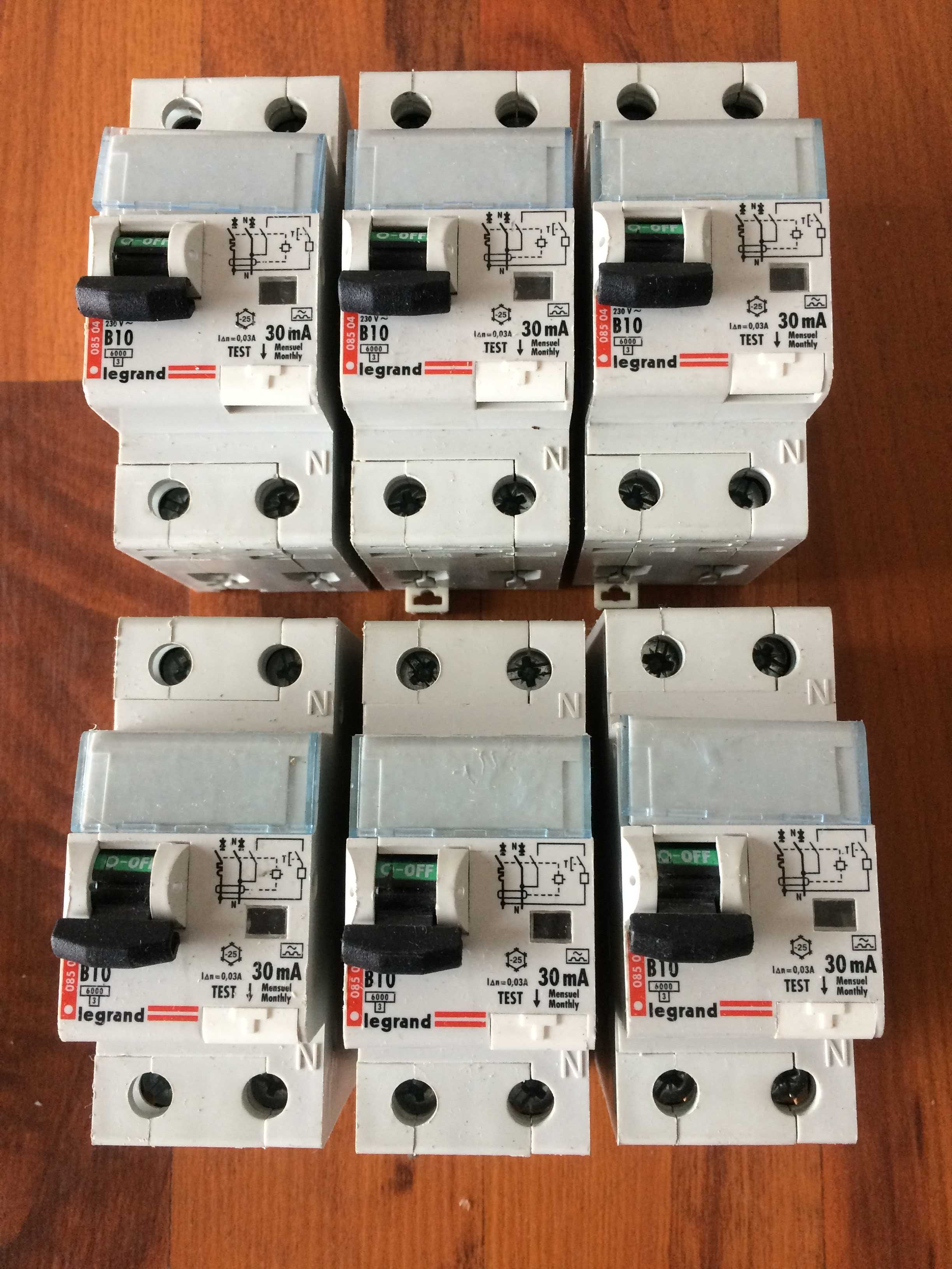 Wyłącznik różnicowoprądowy Legrand  25A,10A  230 V