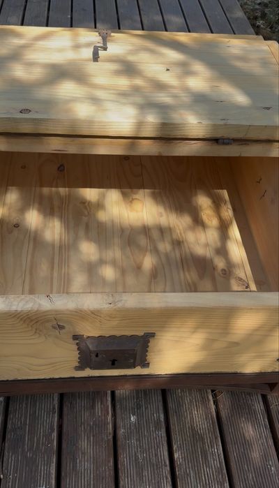 Stolik kawowy / skrzynia ,drewno sosnowe