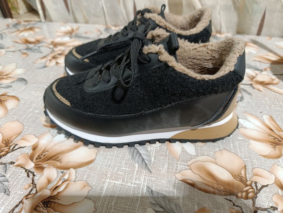 Кроссовки зимние.