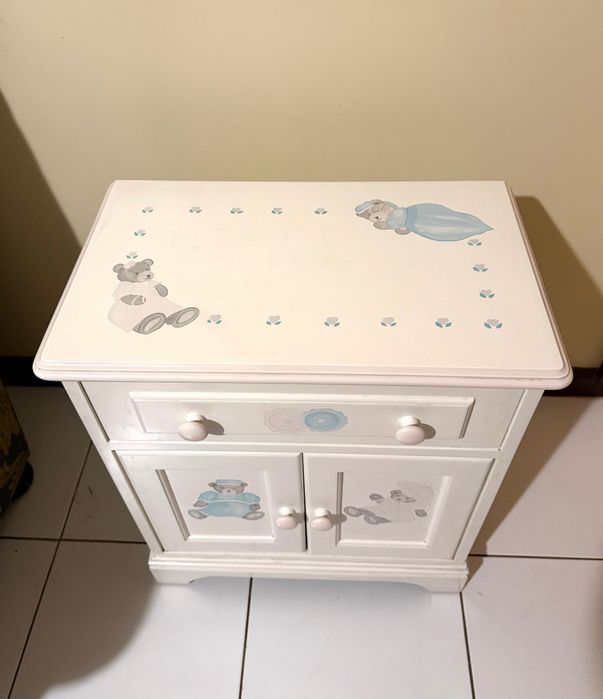 Mesa de cabeceira infantil