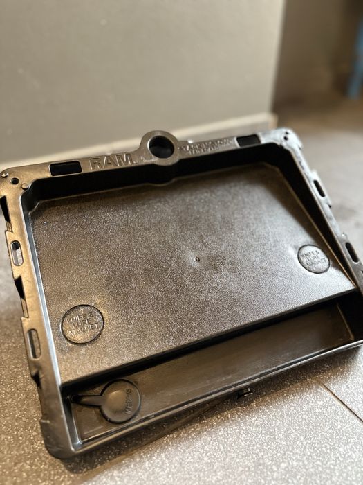 Ram Mont magnetyczny stolik wedkarski na przynęty