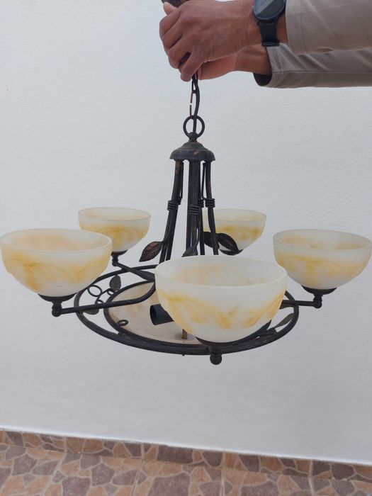 Lâmpada vintage de bronze com tela oval branca – Sofisticação e estilo