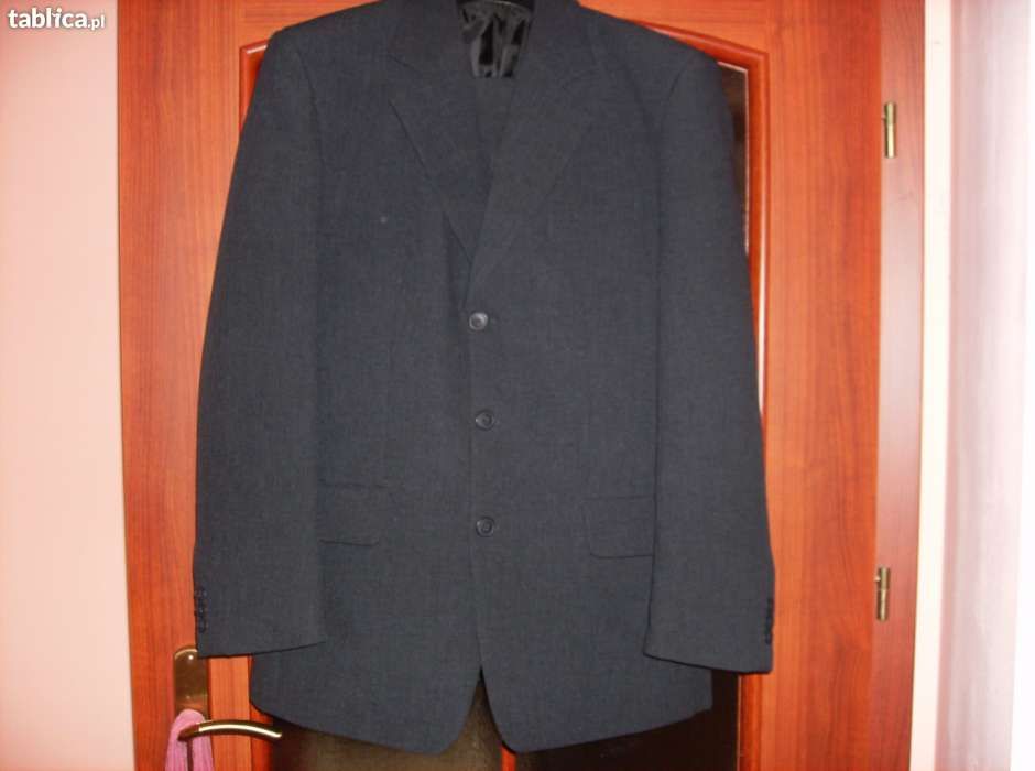 Sprzedam nowy garnitur meski.