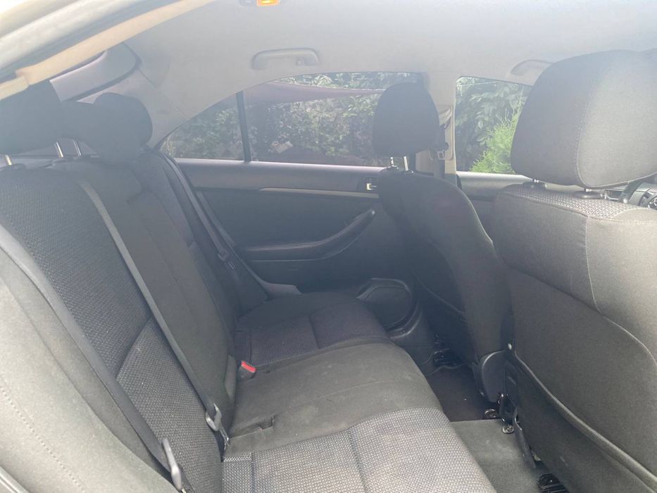 Toyota avensis 2003