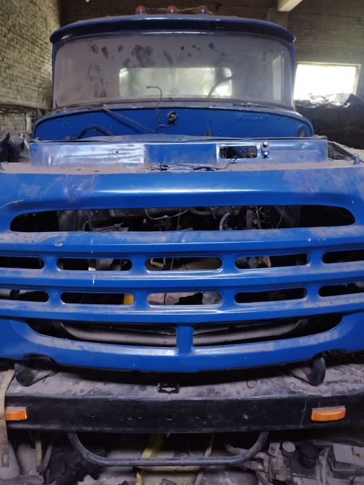 ЗІЛ розборка 4502 по запчастинам або все разом газ 3307 є лобове скло