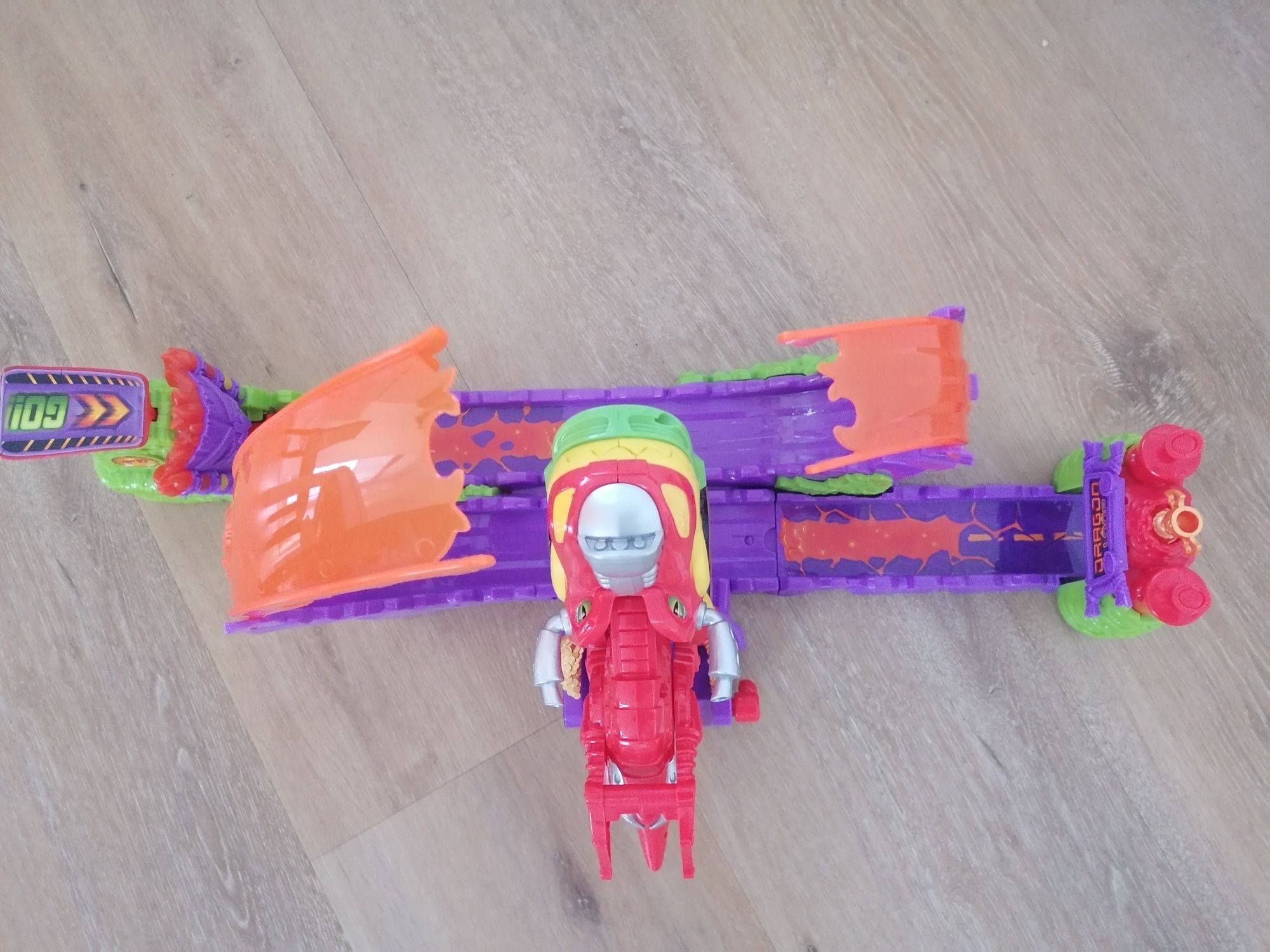 T-Racers Dragon Loop Zestaw z wyrzutnią Magic Box