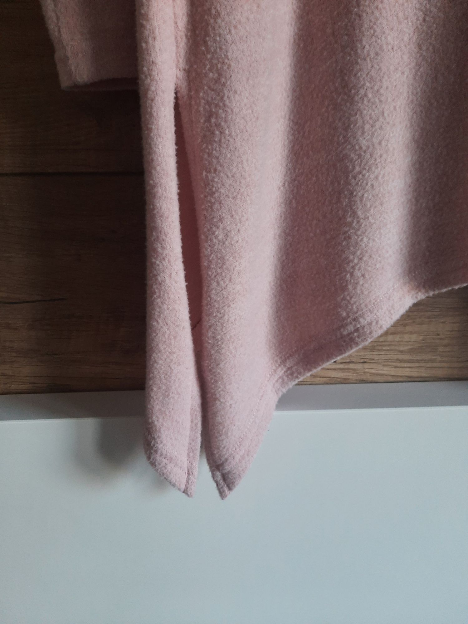 Jasno różowy sweter,  bluza Reserved XS