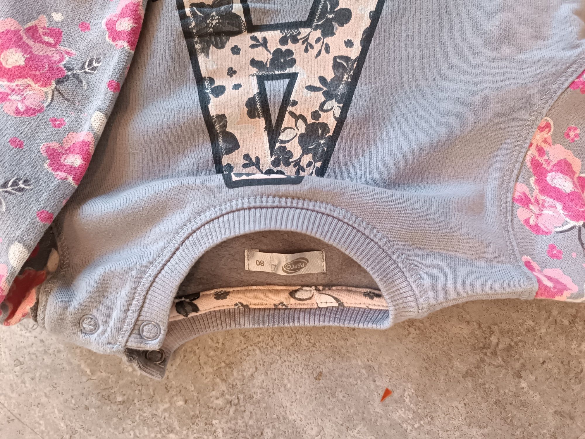 Bluzy dla dziewczynki w rozmiarze 80 i 92