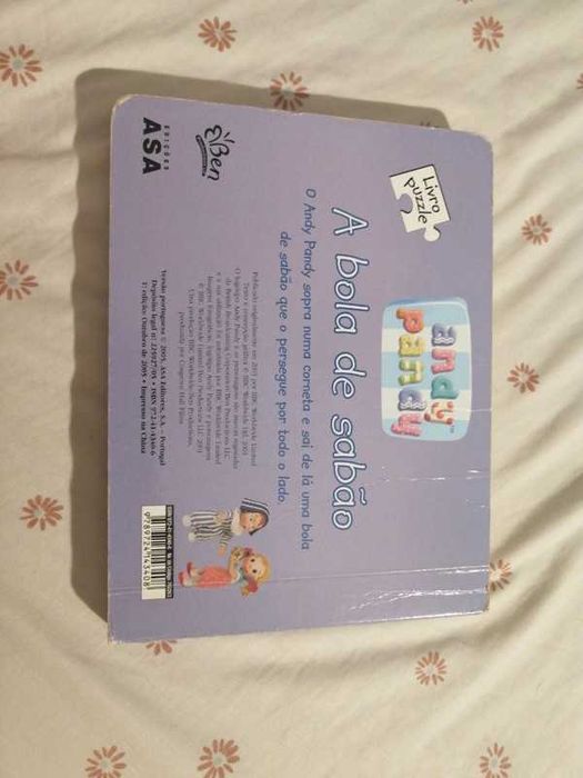 Livro que é um puzzle