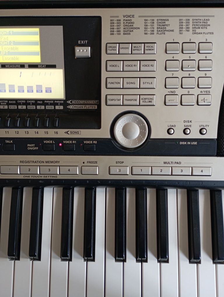 Продам синтезатор Yamaha PSR-740