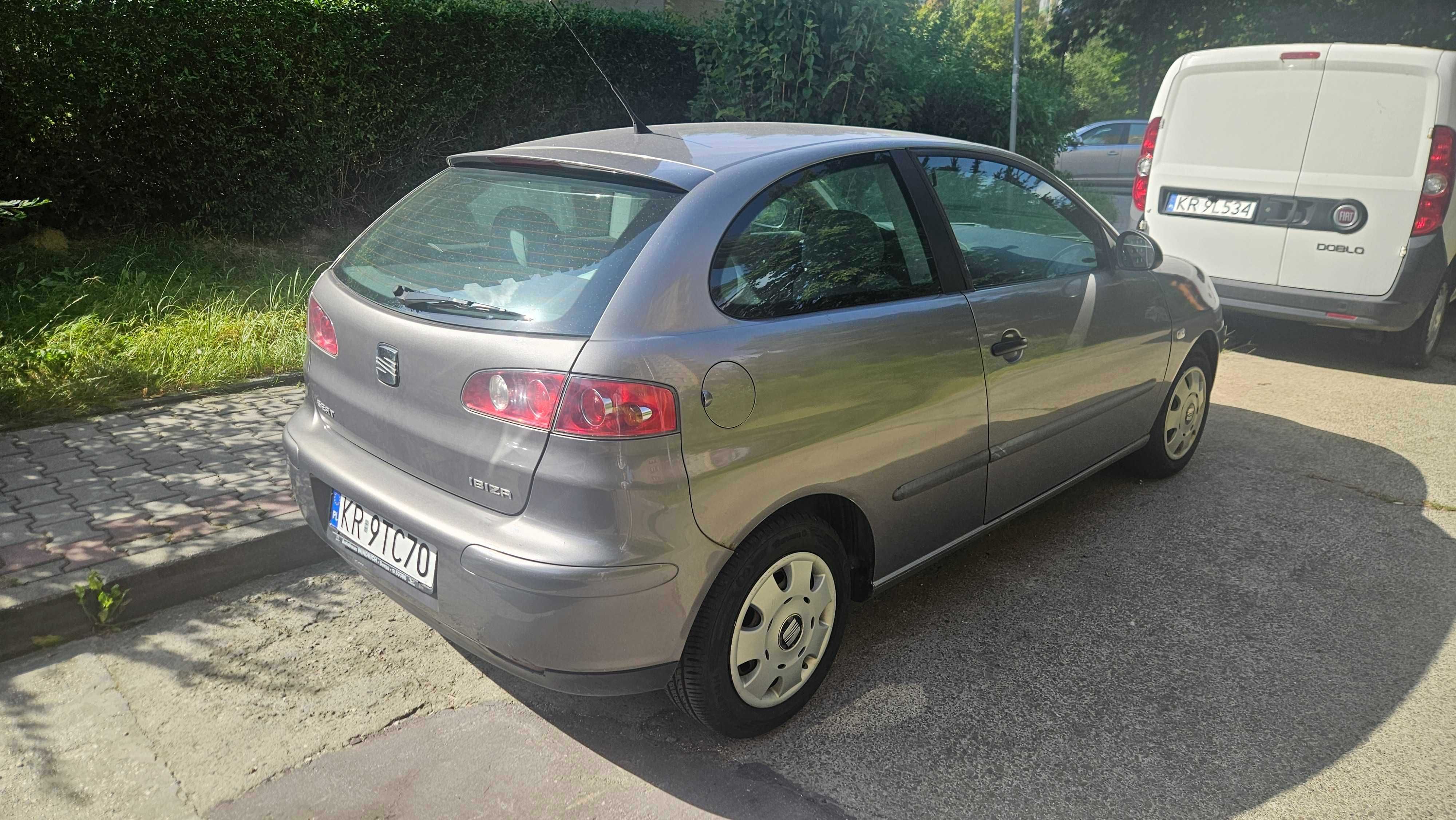 Seat Ibiza 1.2 benzyna, 2002 r. Niski przebieg, klima, 2 komplety opon