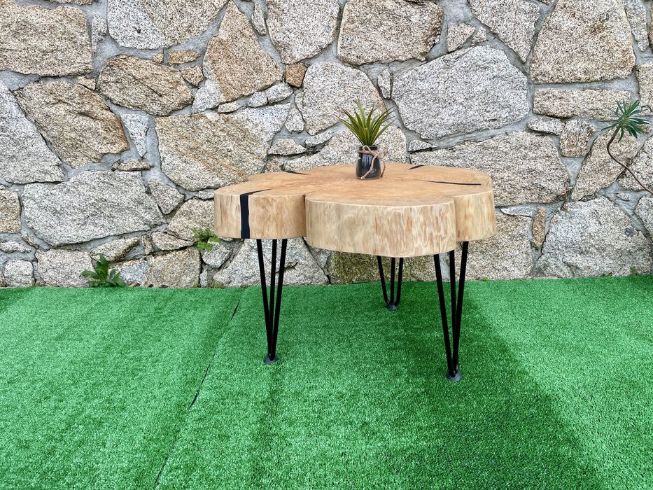Mesa centro estilo rústica de madeira de cedro e resina epoxy (novo)