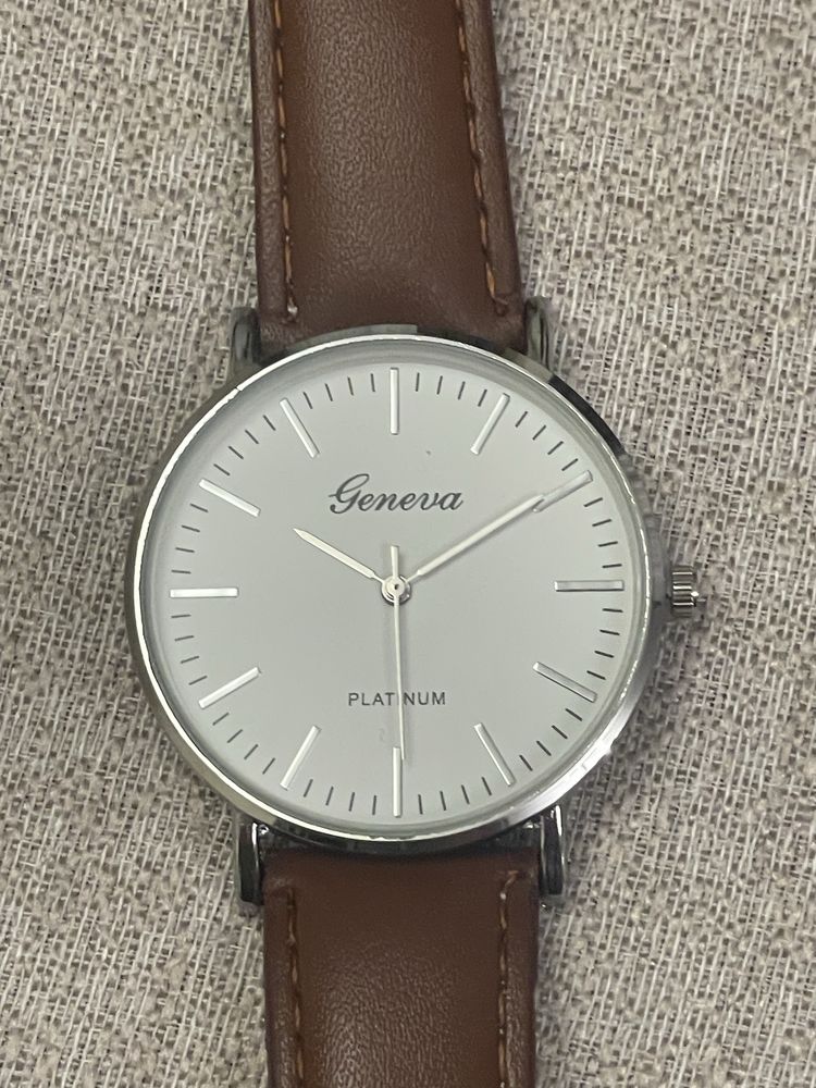 NOWY, Elegancki Zegarek w kolorze SREBRNYM i brązowym paskiem