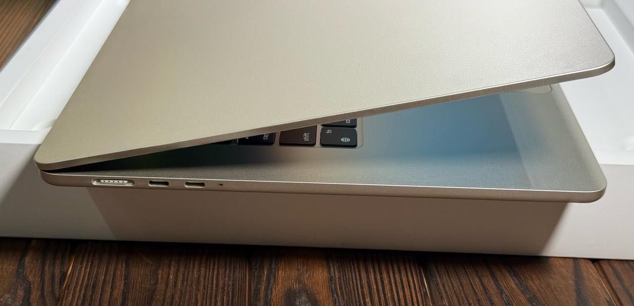 Macbook Air 15 2023 M2 8ram 256gb starlight mqku3 880$