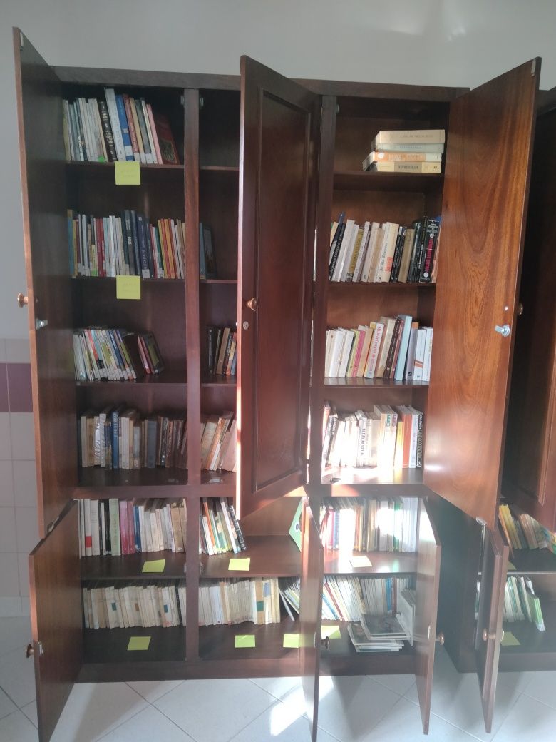 Armários com estante para biblioteca