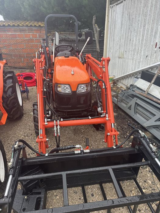 Trator Hinomoto TD40 HIDROSTATICO NOVO com carregador