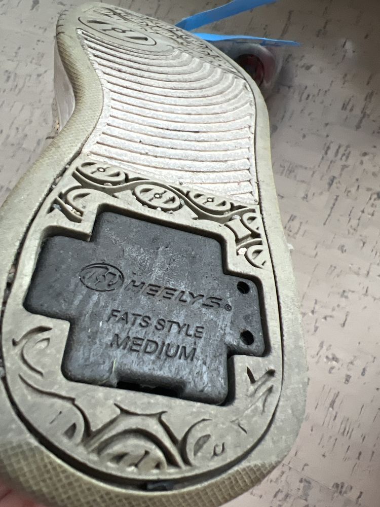 Heelys кроссовки на колесиках 34р