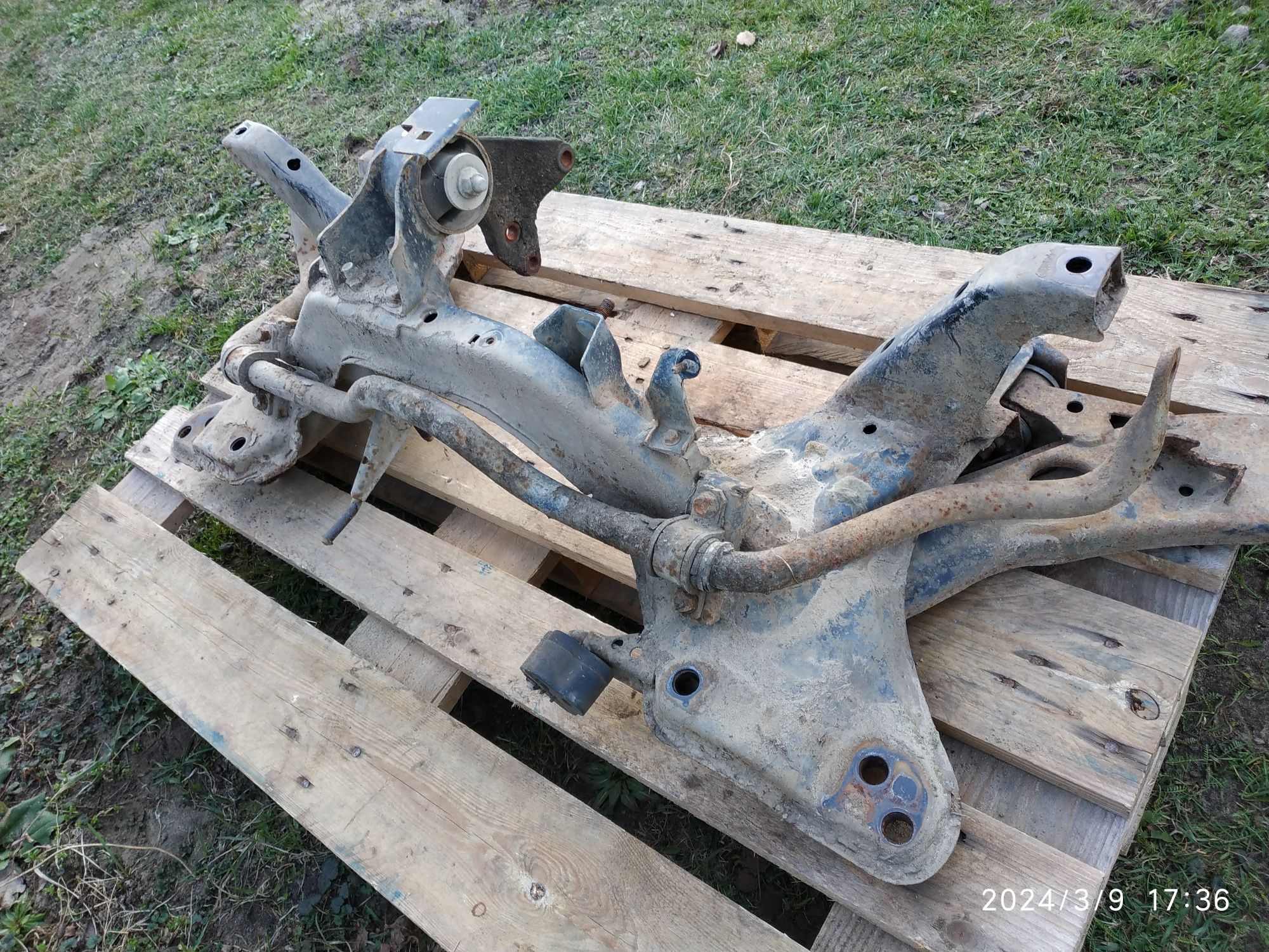 Продам підрамник Мазда 626gf 1999рік 2.0дизель