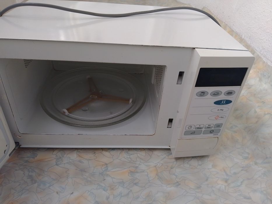 Мікрохвильова піч Samsung