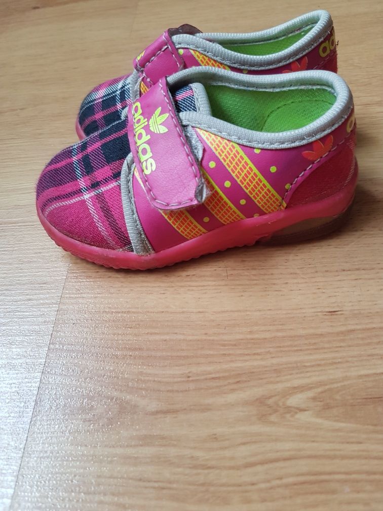 Adidasy dla dziewczynki rozmiar 20