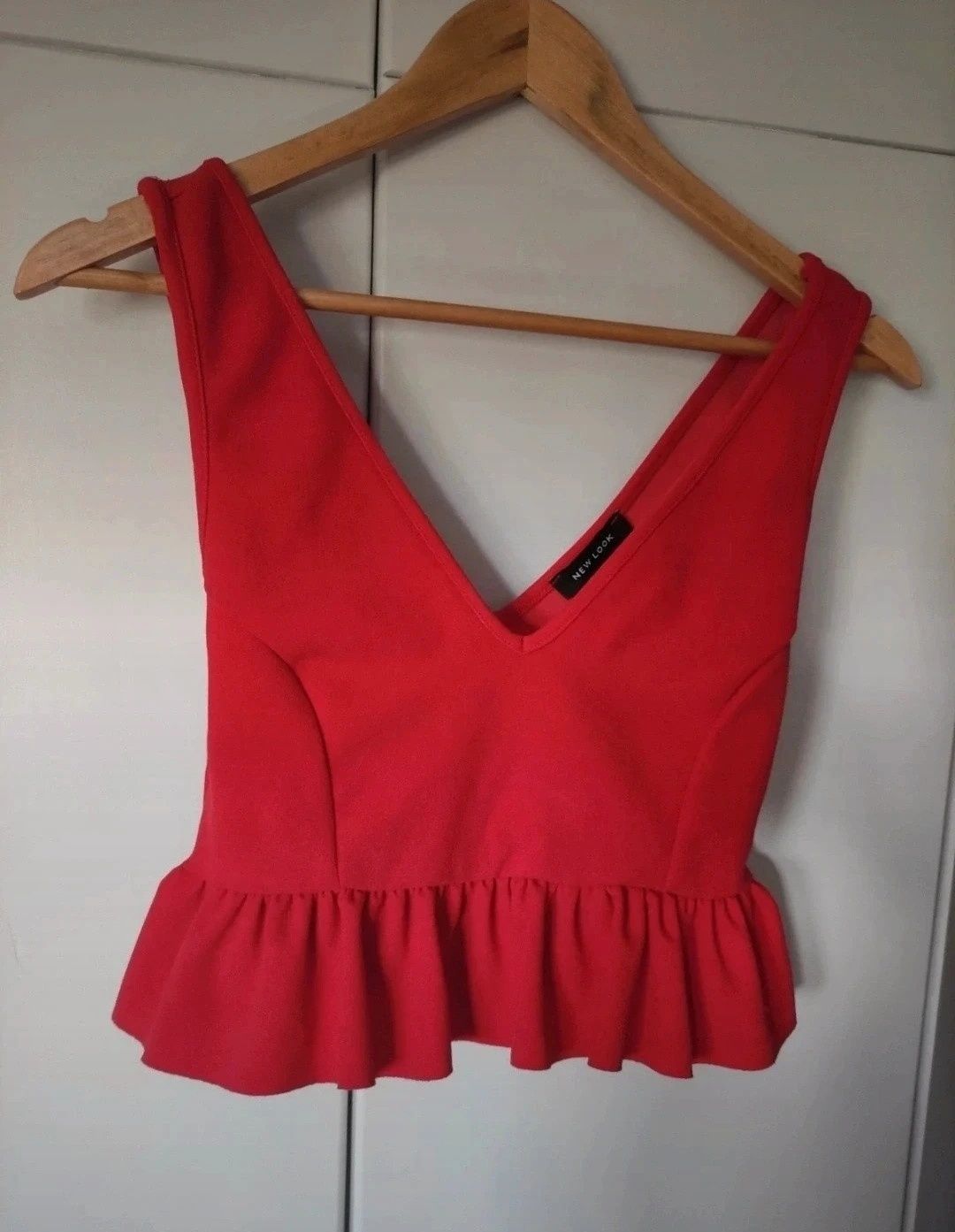Nowy top new look czerwony walentynki elegancki baskinka falbanka XS S