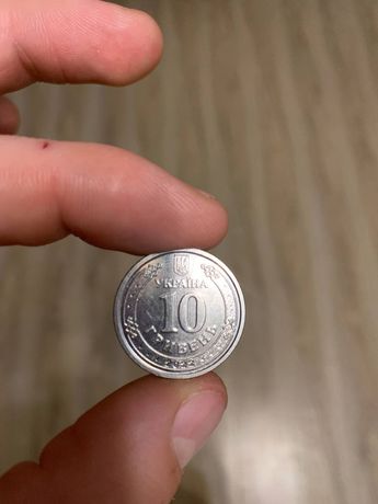 Продам монету 10 грн