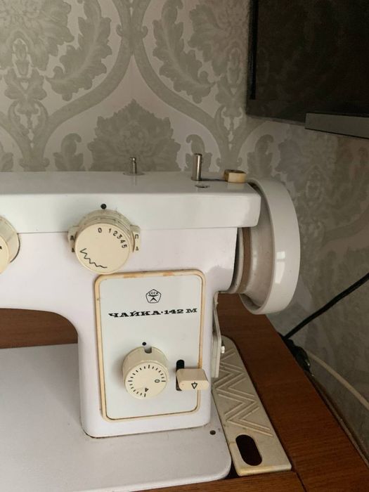 Продається швейна машина Чайка 142М (в дуже гарному стані)