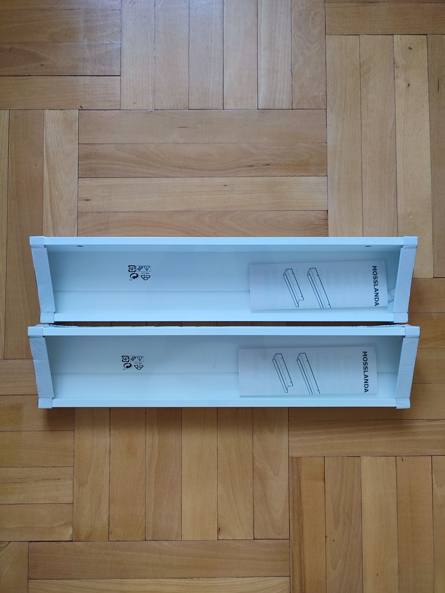 Białe półki IKEA