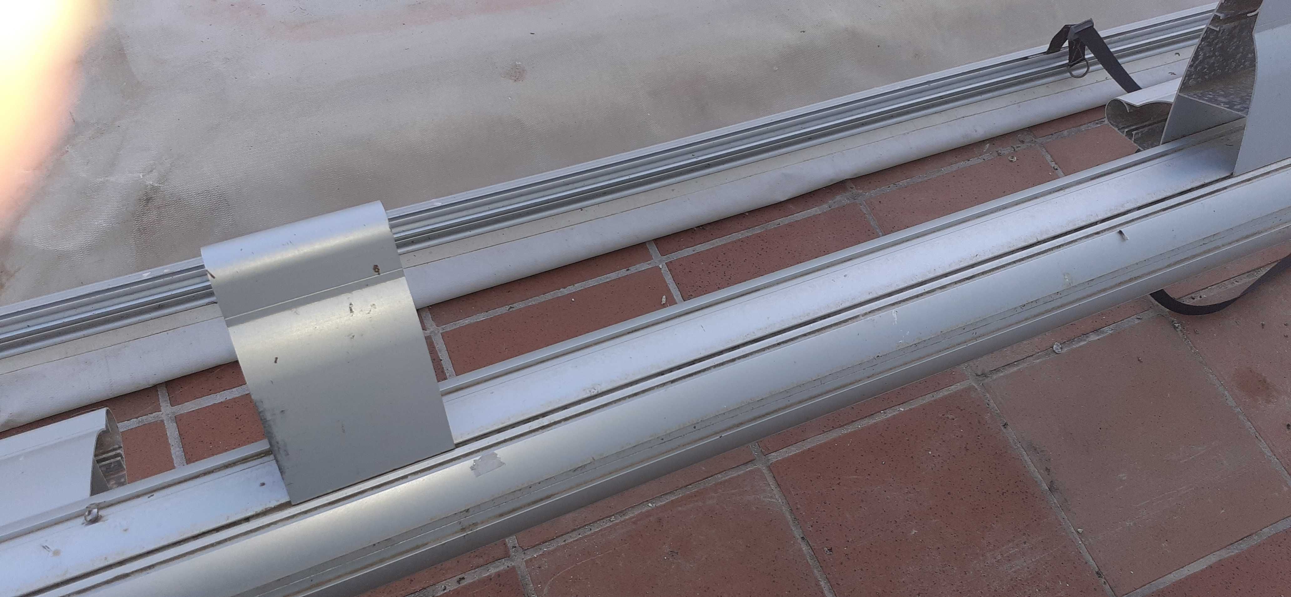Capa para piscina de 8 m x 4 m, com motor e comando, em ótimo estado